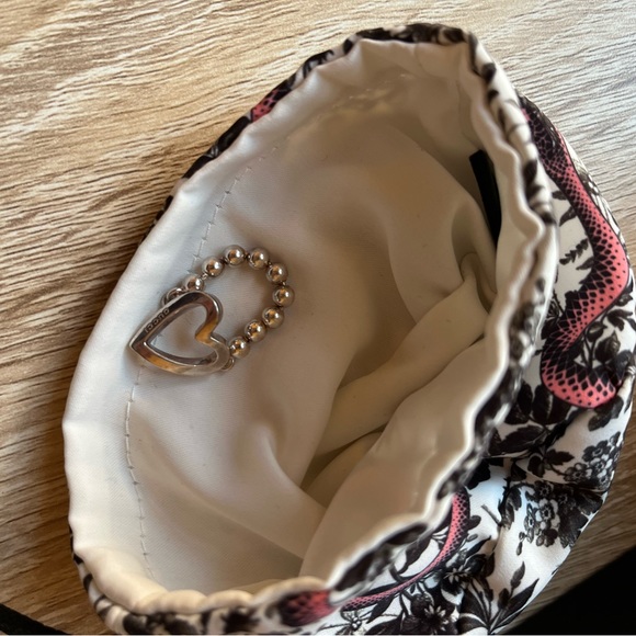 Gucci Toggle Logo Heart ❤️Ring in Sterling Silver. Brand new. - Picture 7 of 9